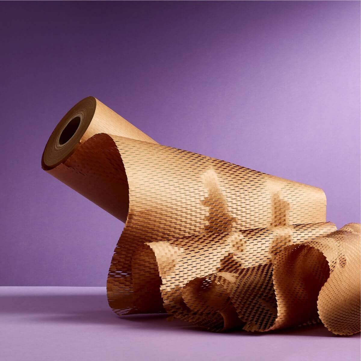 un rollo de papel nido de abeja